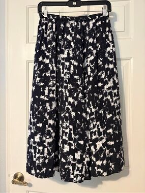 Uniqlo Black & White Abstract Midi Skirt